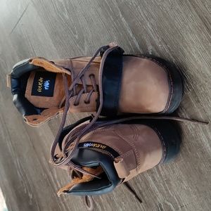 Men's cougar paws